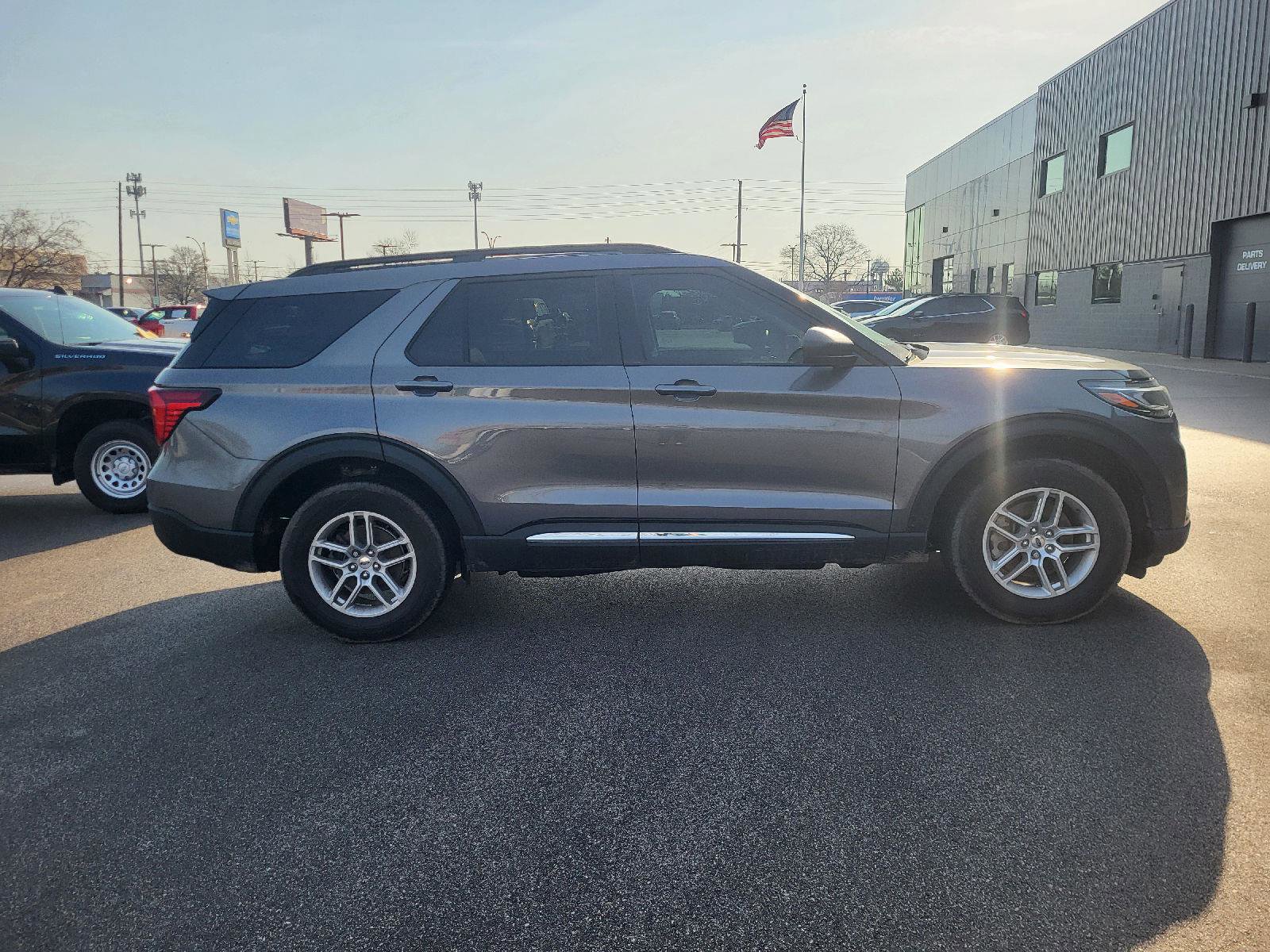 Used 2025 Ford Explorer Active image 2