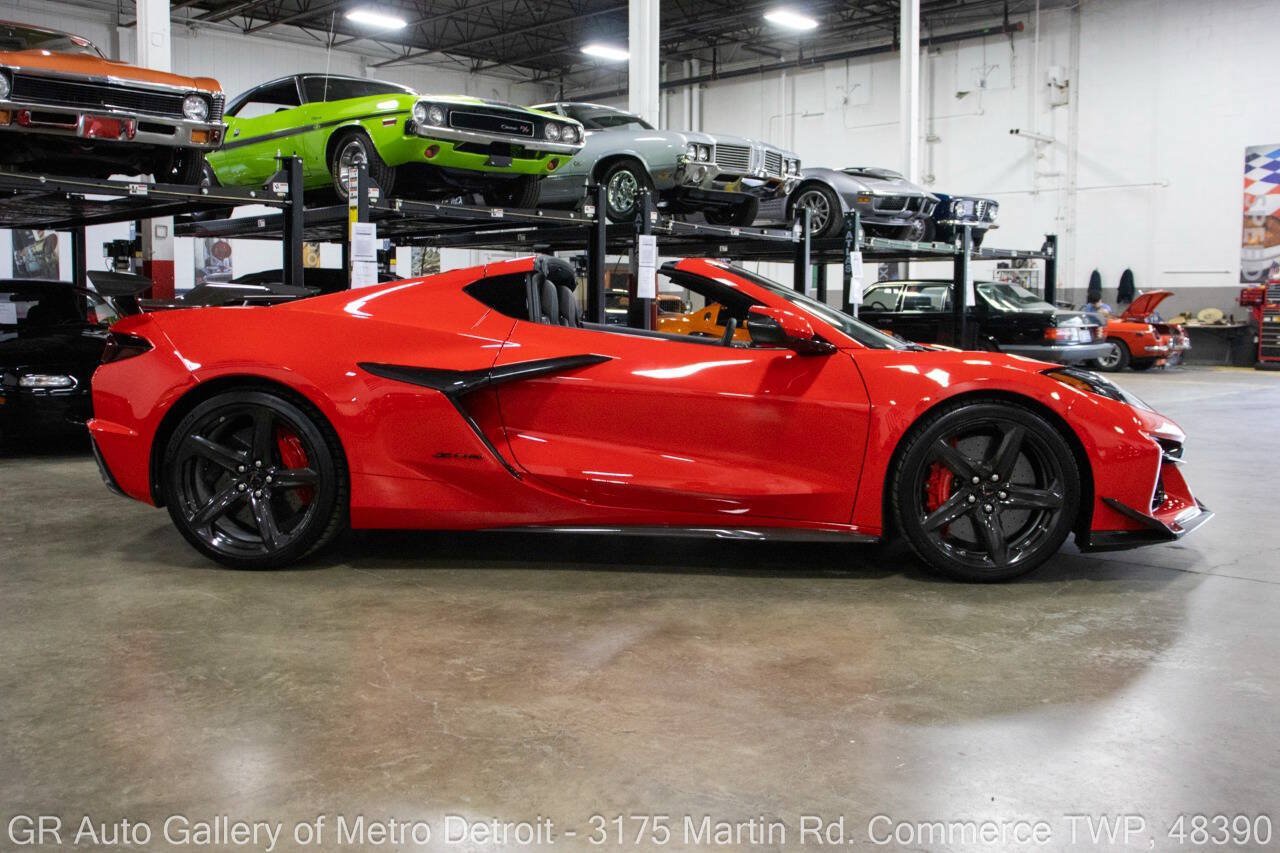 Used 2023 Chevrolet Corvette Z06 w/ Z07 Performance Package RWD image 9
