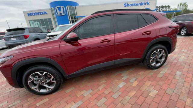 Used 2025 Chevrolet Trax LT w/ Driver Confidence Package FWD image 6