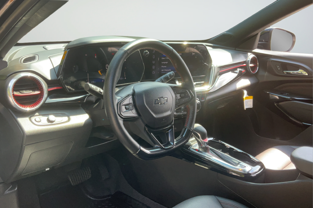 Used 2024 Chevrolet Trax RS FWD image 23