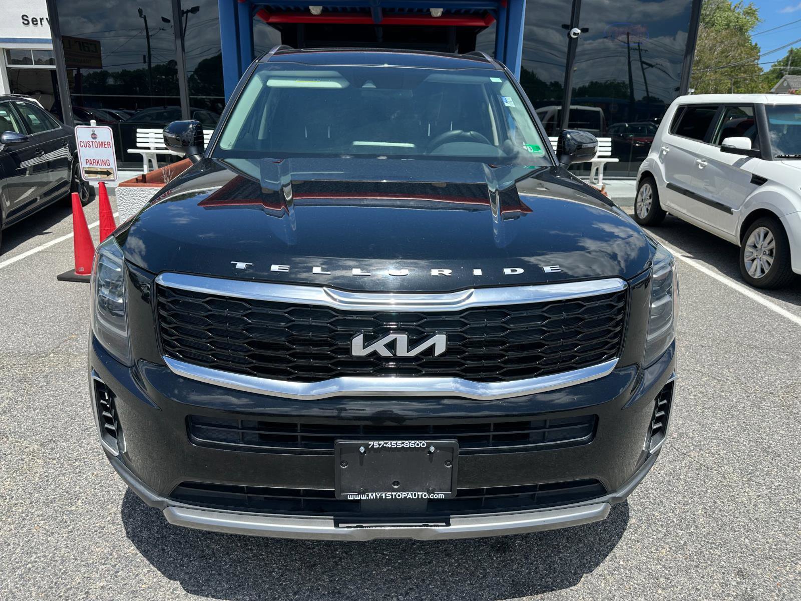 Used 2022 Kia Telluride EX w/ EX Premium Package image 3