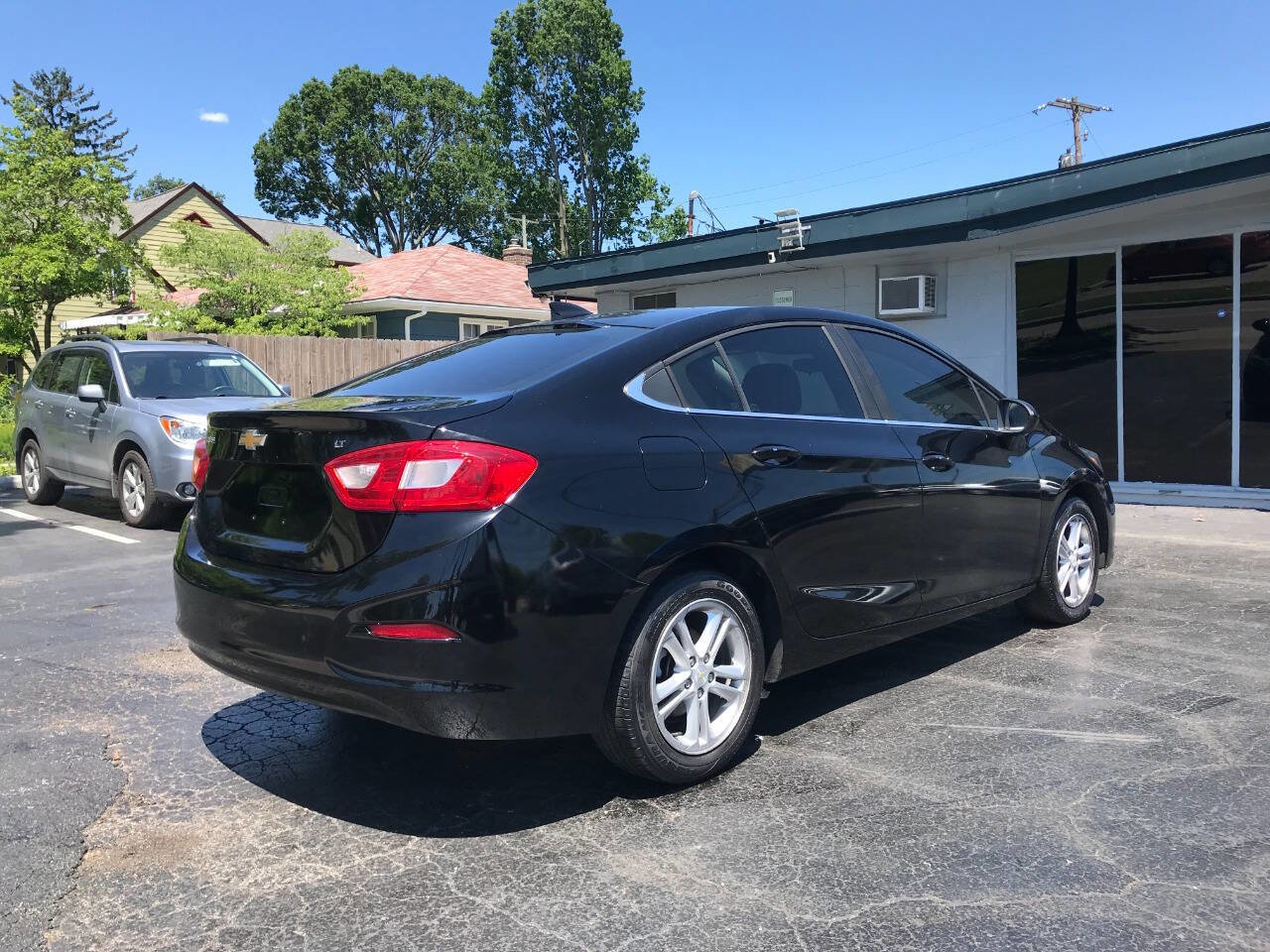 Used 2017 Chevrolet Cruze LT w/ Convenience Package FWD image 7