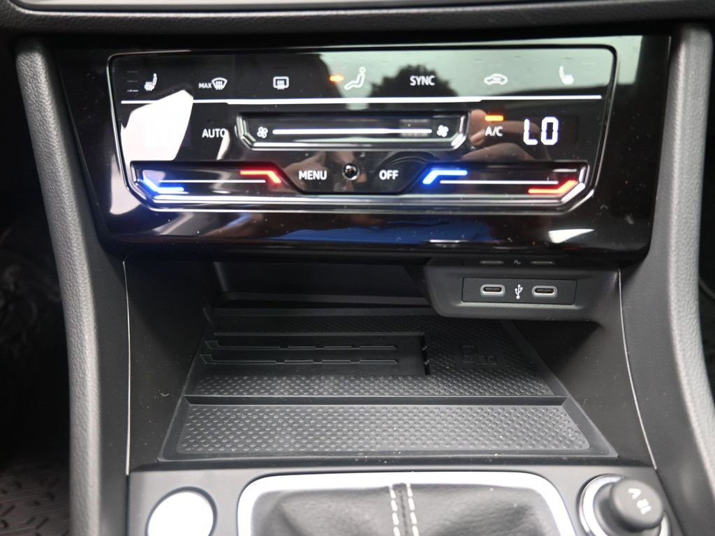 Used 2025 Volkswagen Jetta SE image 13