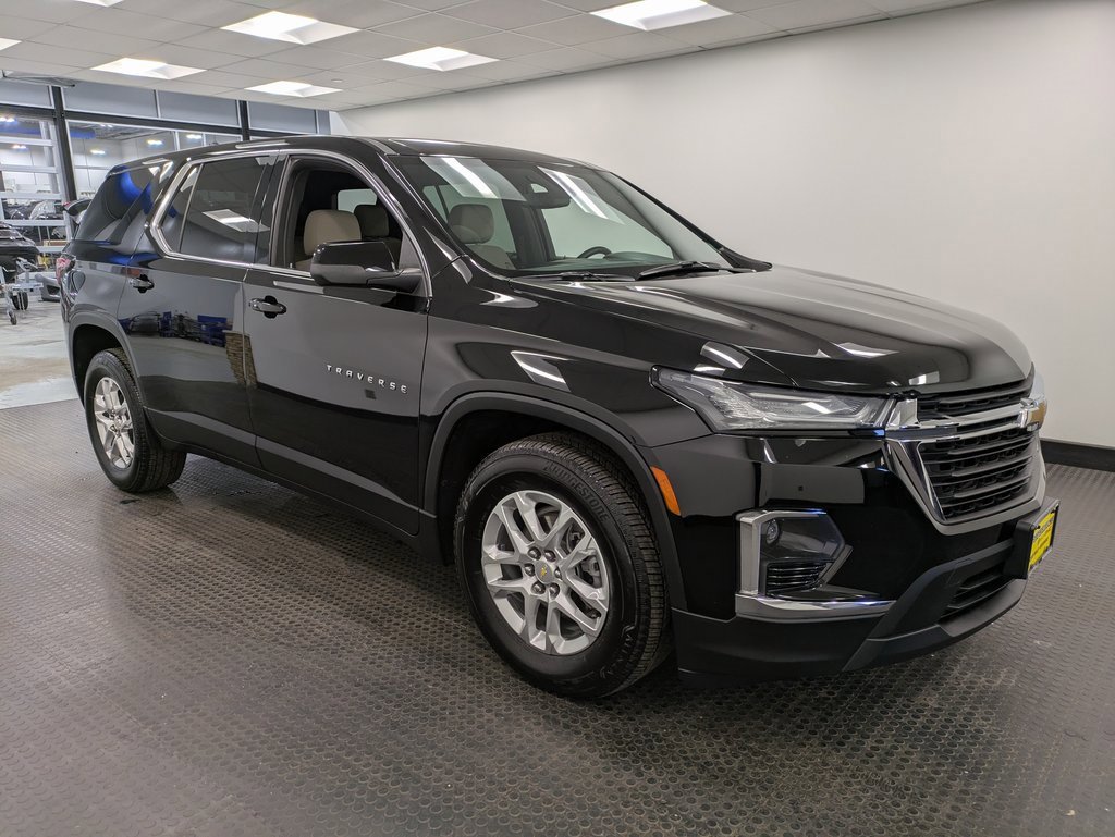 Used 2022 Chevrolet Traverse LS image 3