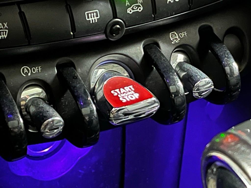 Used 2016 MINI Cooper 4-Door Hardtop image 13