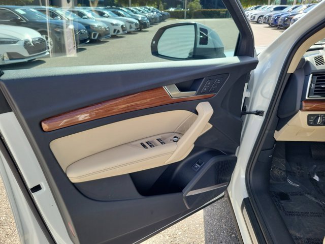 Used 2021 Audi Q5 Prestige w/ Prestige Package image 18