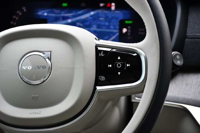 New 2026 Volvo XC90 T8 Ultra w/ Protection Package Premier AWD/4WD image 24