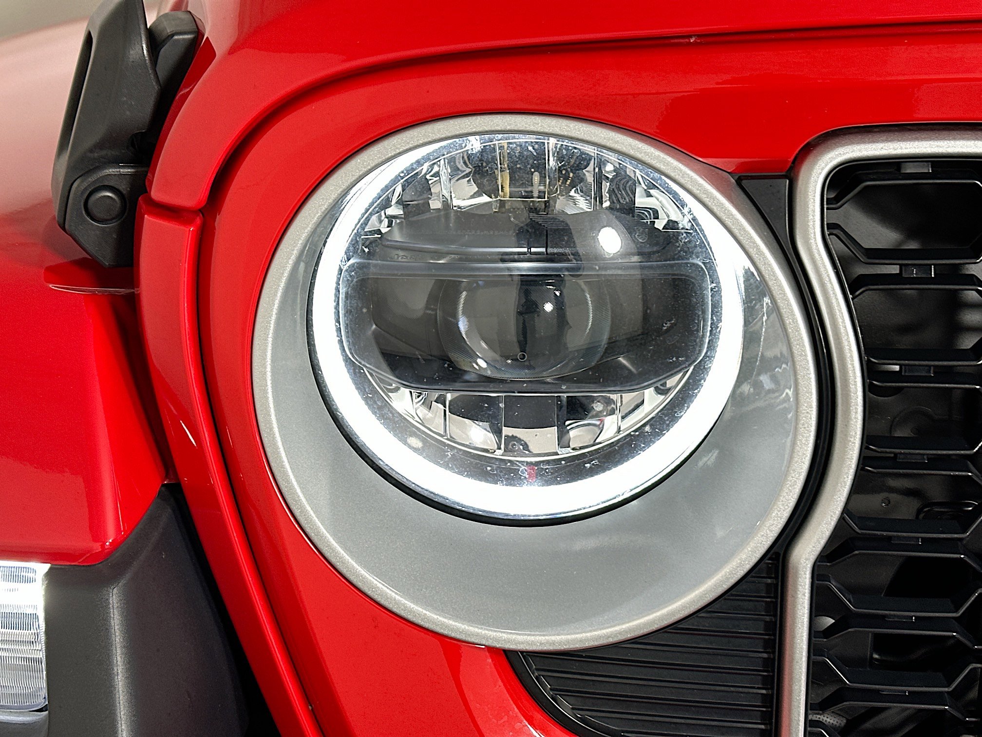 Used 2025 Jeep Wrangler Sahara image 9