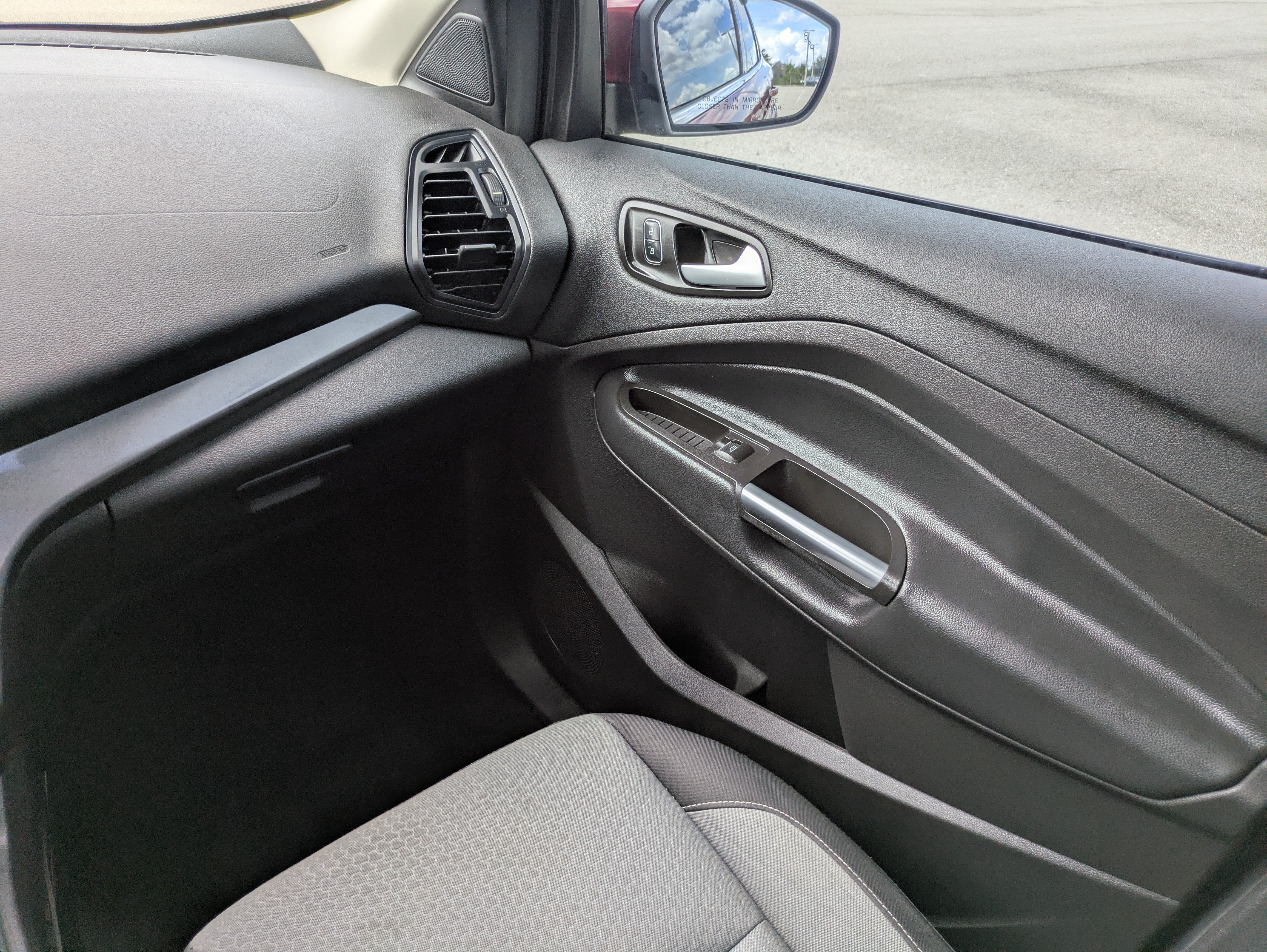 Used 2019 Ford Escape SE FWD image 17