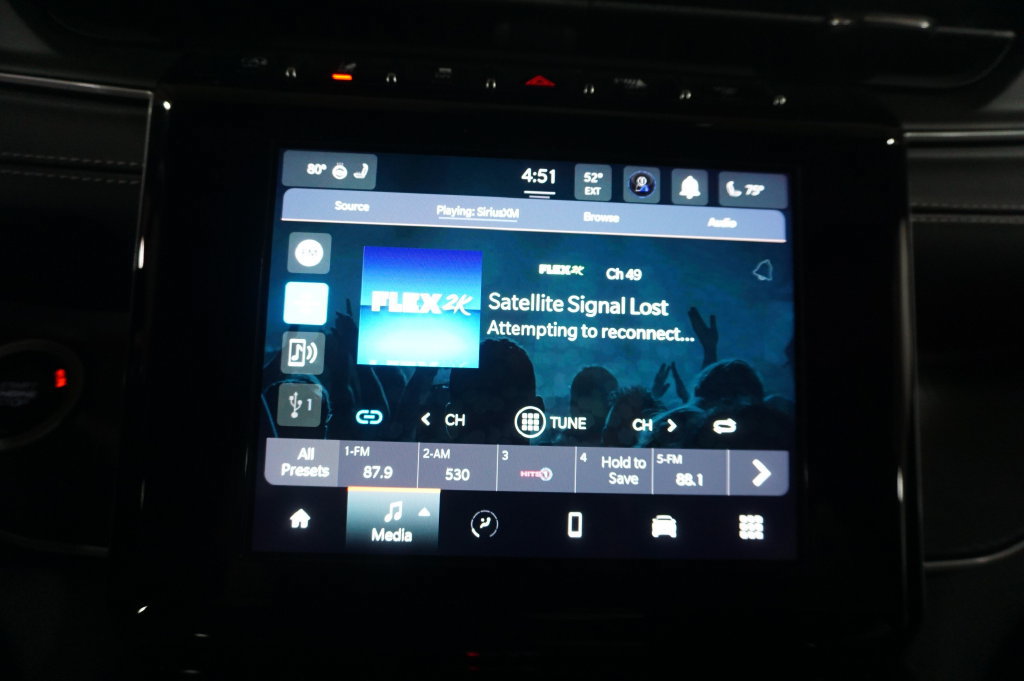 Used 2023 Jeep Grand Cherokee Altitude AWD/4WD image 10