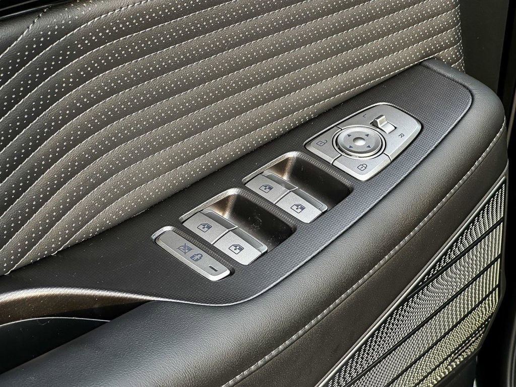 Used 2025 Hyundai Palisade Calligraphy image 15