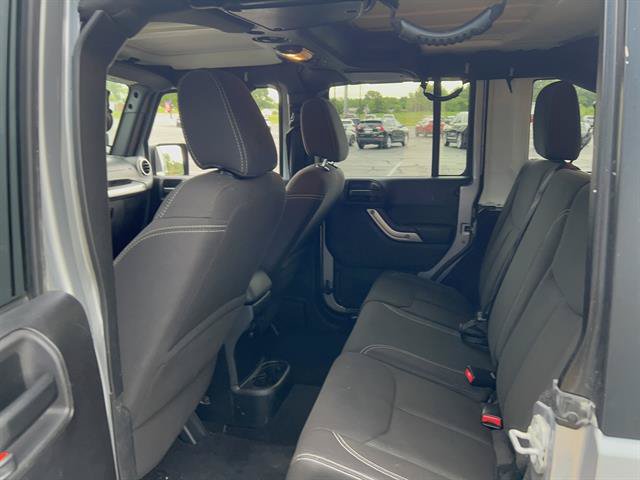Used 2015 Jeep Wrangler Unlimited Sahara w/ Connectivity Group AWD/4WD image 12