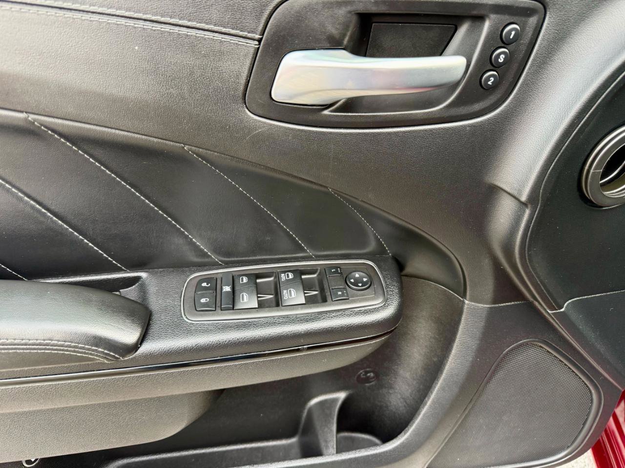 Used 2019 Dodge Charger SXT w/ Plus Group image 12