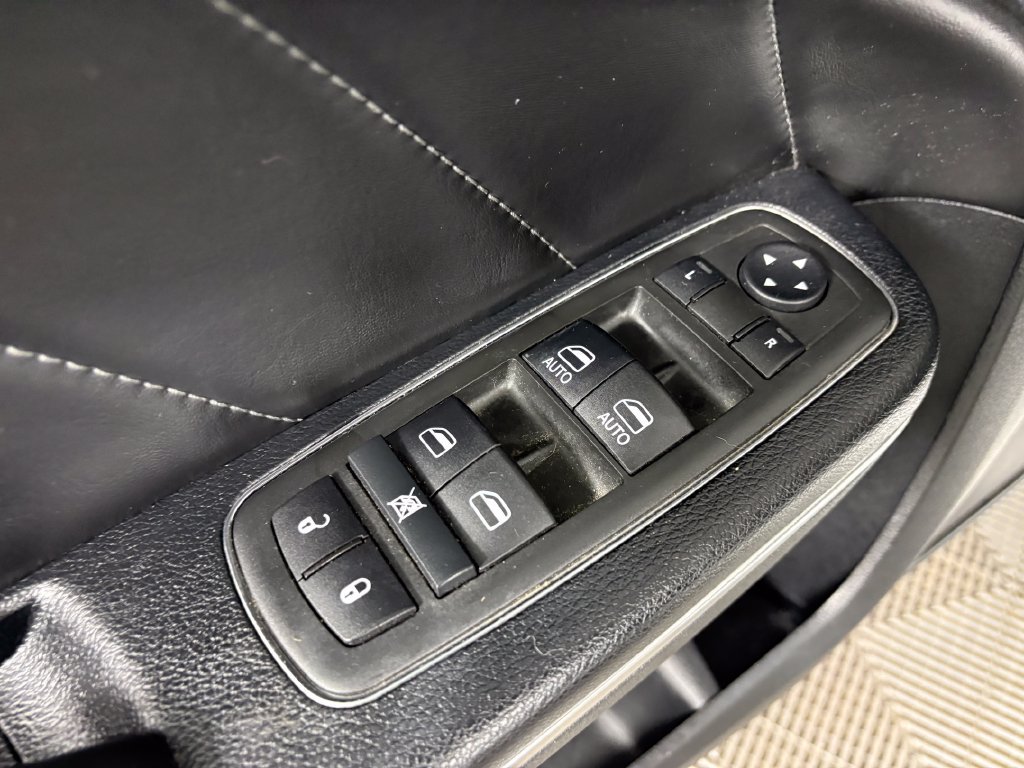 Used 2015 Dodge Charger SXT w/ AWD Premium Group image 12