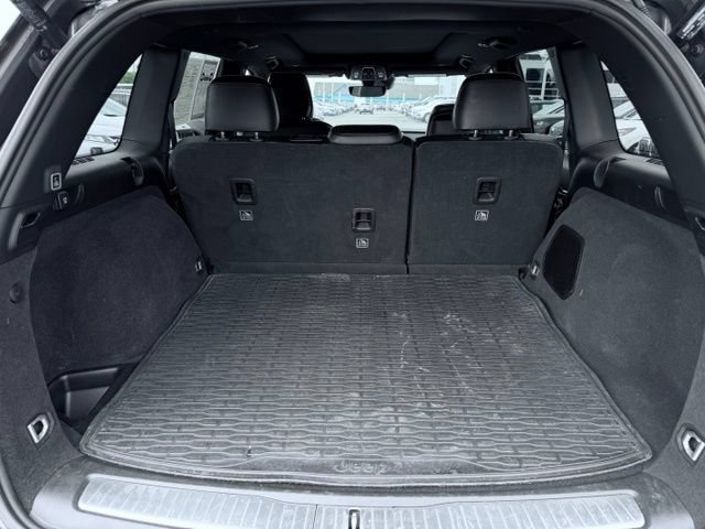 Used 2025 Jeep Grand Cherokee Summit AWD/4WD image 12