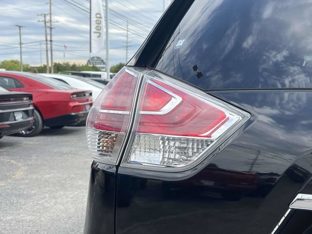 Used 2015 Nissan Rogue SV w/ SV Premium Package AWD/4WD image 10