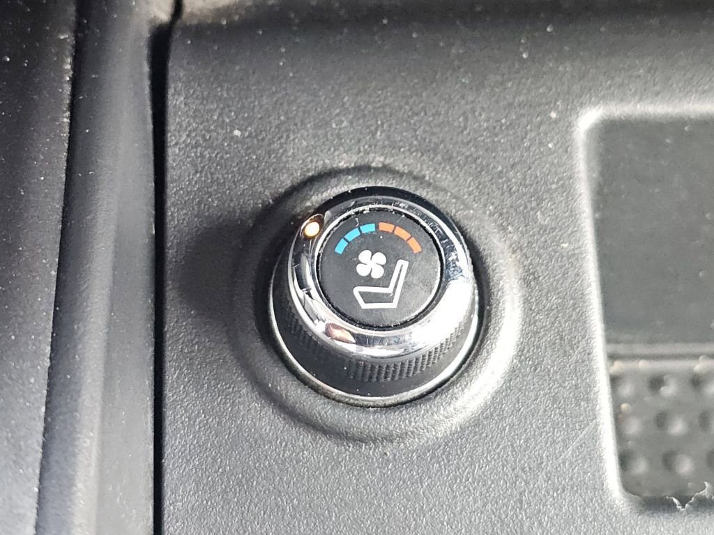 Used 2017 Nissan Titan Platinum Reserve image 19