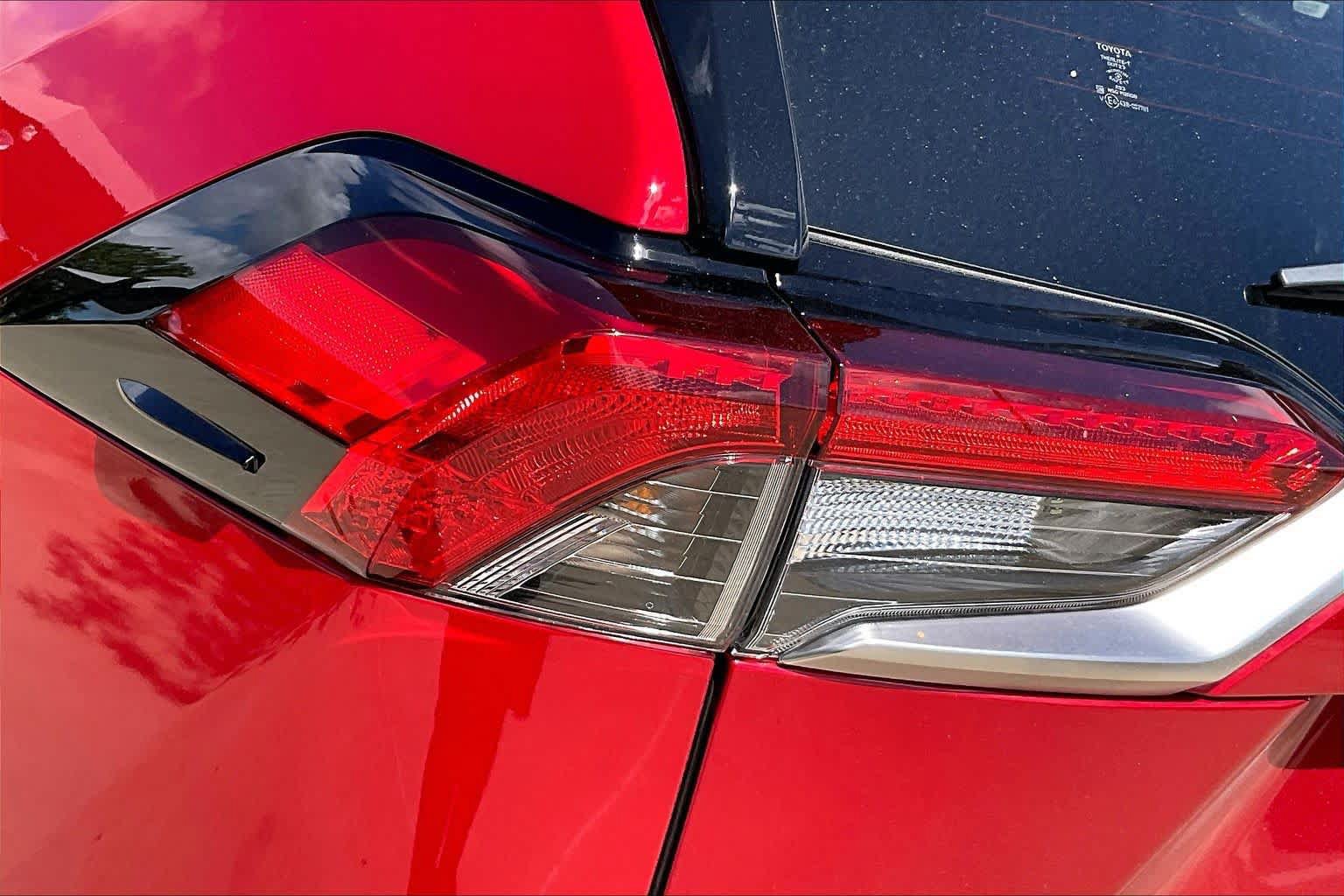 Used 2025 Toyota RAV4 XSE AWD/4WD image 29