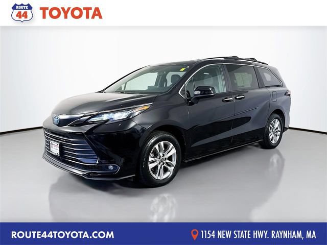 Certified 2022 Toyota Sienna XLE Woodland Edition