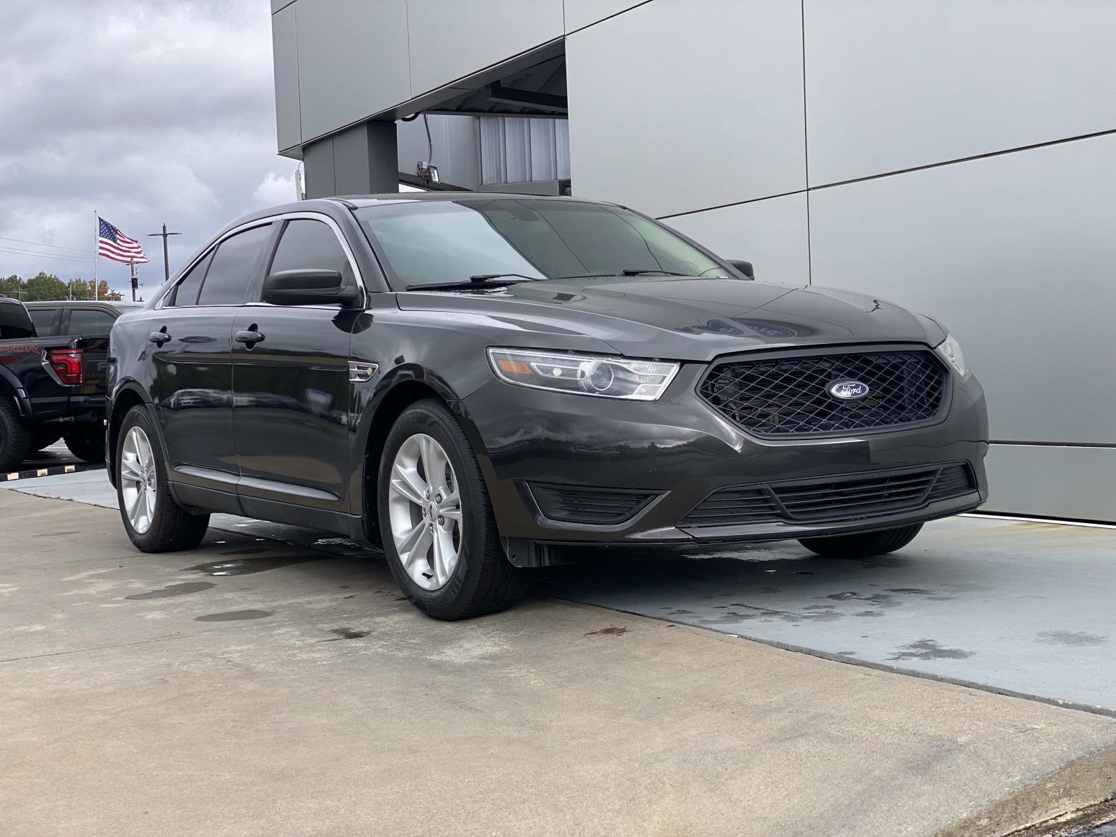 Used 2018 Ford Taurus SE