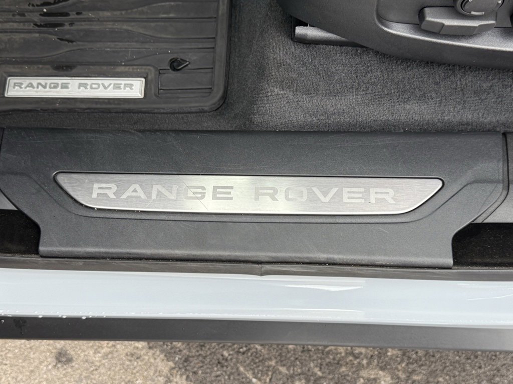 Used 2026 Land Rover Range Rover Velar Dynamic SE image 13