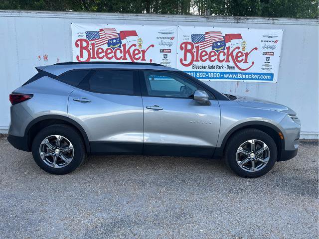 Used 2024 Chevrolet Blazer LT w/ Convenience Package FWD image 3