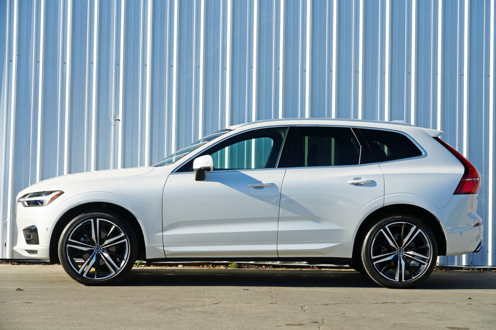 Used 2019 Volvo XC60 T5 R-Design w/ Protection Package image 8