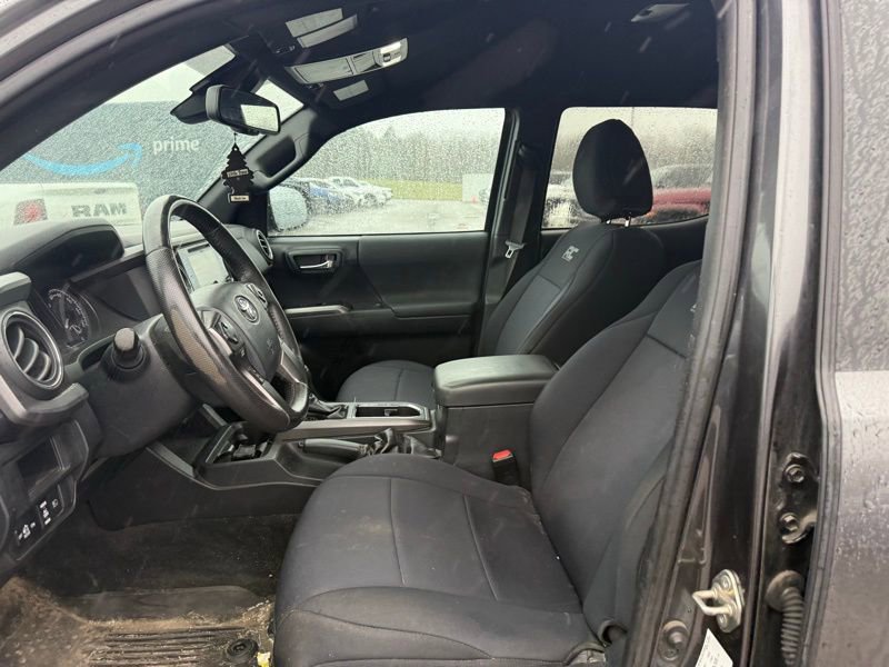 Used 2019 Toyota Tacoma TRD Sport image 10