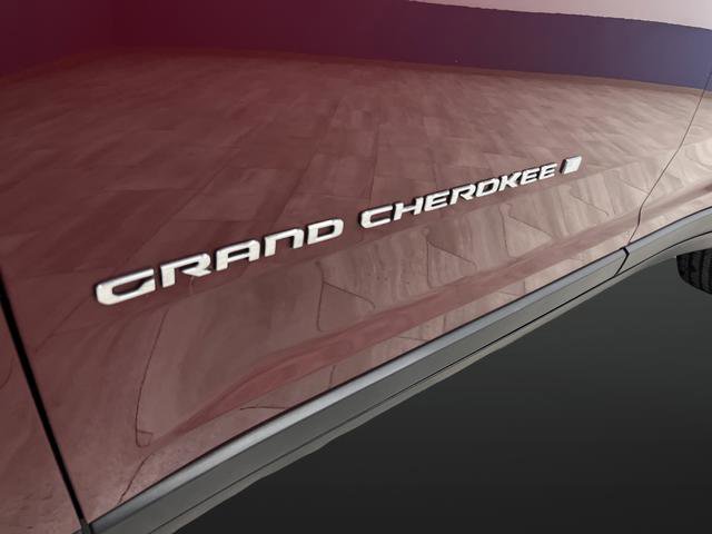 Used 2023 Jeep Grand Cherokee Laredo image 30