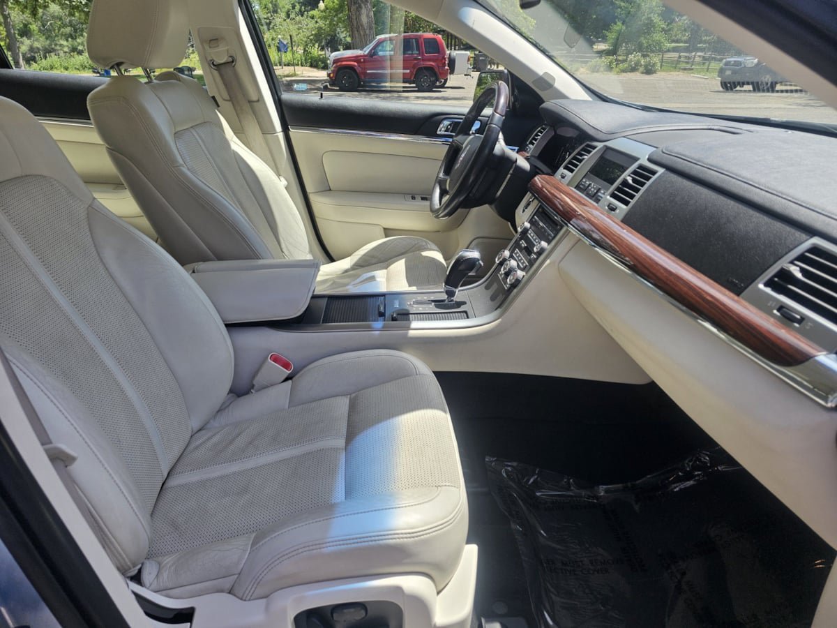 Used 2009 Lincoln MKS AWD image 36