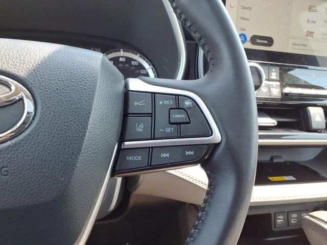 Used 2023 Toyota Highlander XLE AWD/4WD image 24