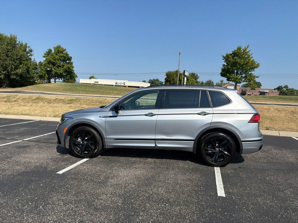 Used 2024 Volkswagen Tiguan SE R-Line FWD image 7
