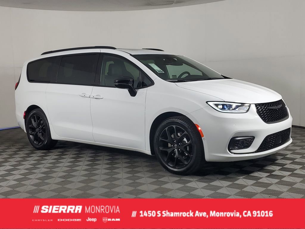 New 2026 Chrysler Pacifica Limited w/ S Appearance Package image 1