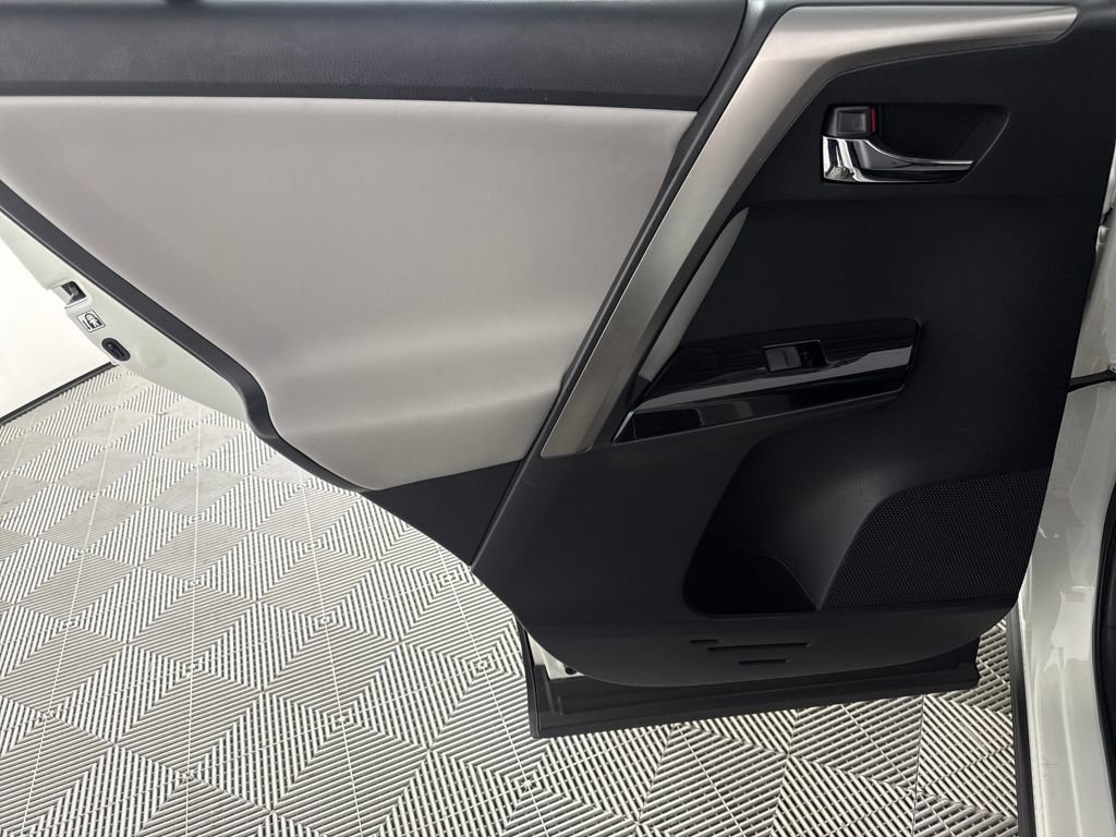 Used 2018 Toyota RAV4 Limited image 13