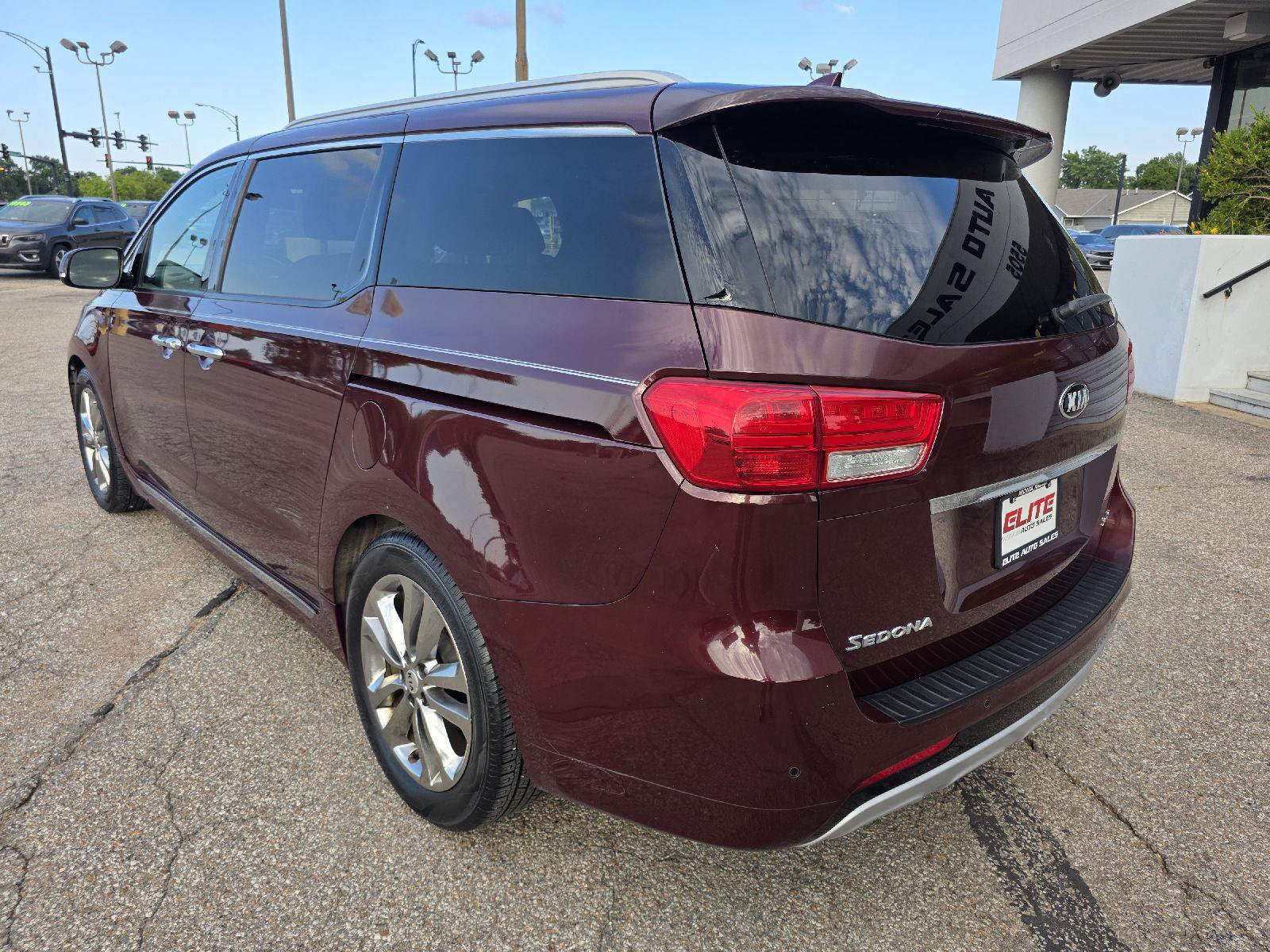 Used 2016 Kia Sedona SX Limited w/ Option Group 030 FWD image 7