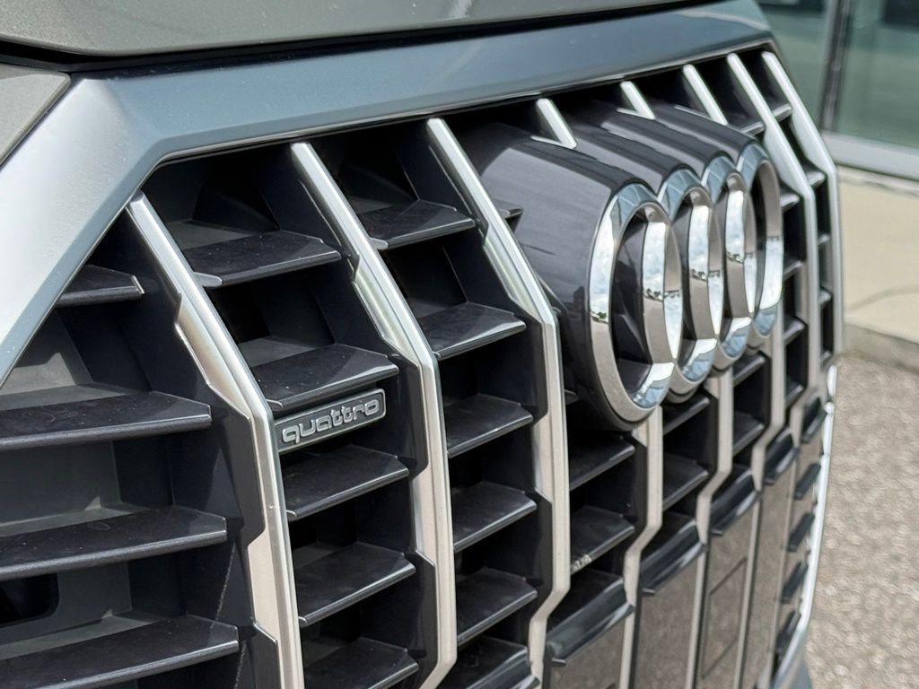 Used 2020 Audi Q3 2.0T Premium w/ Convenience Package image 34