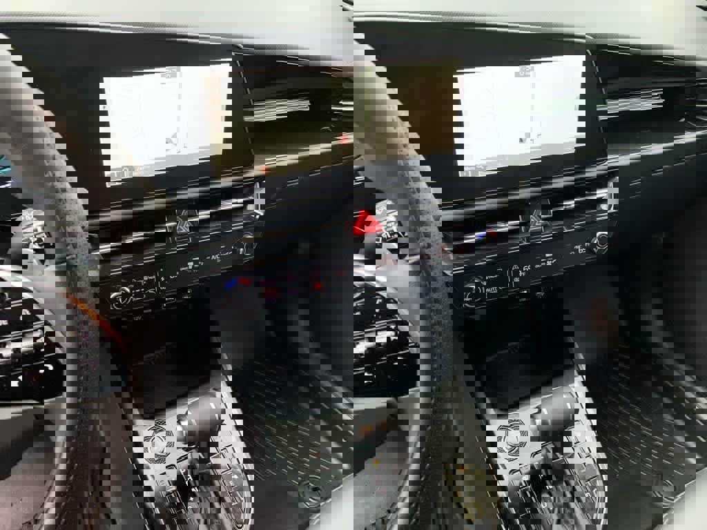 Used 2025 Kia Niro EX image 12