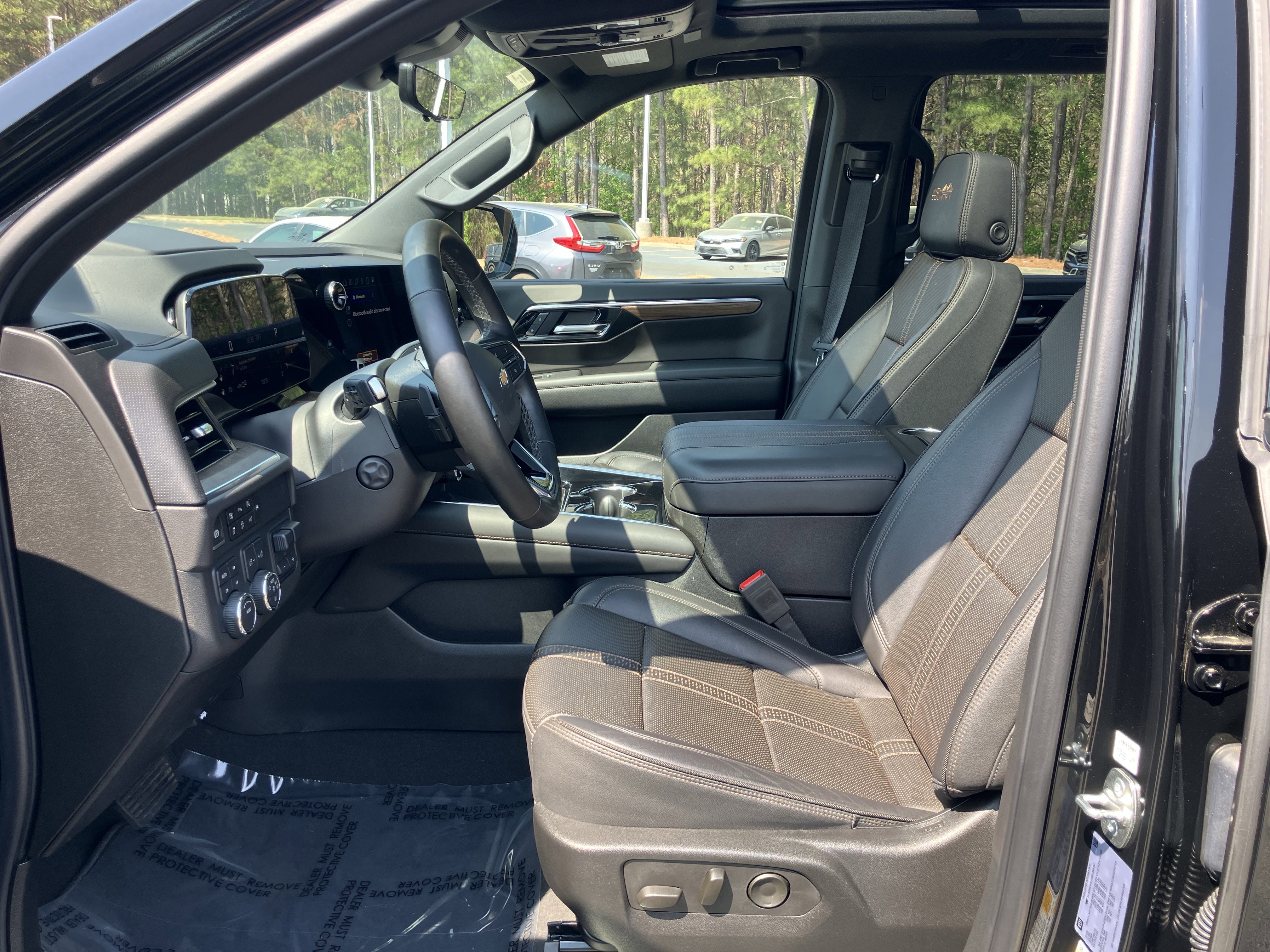 Used 2025 Chevrolet Suburban High Country w/ Sun And Tow Package image 16