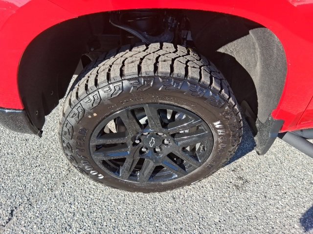 New 2026 Chevrolet Silverado 1500 Custom Trail Boss w/ Dark Appearance Package image 7