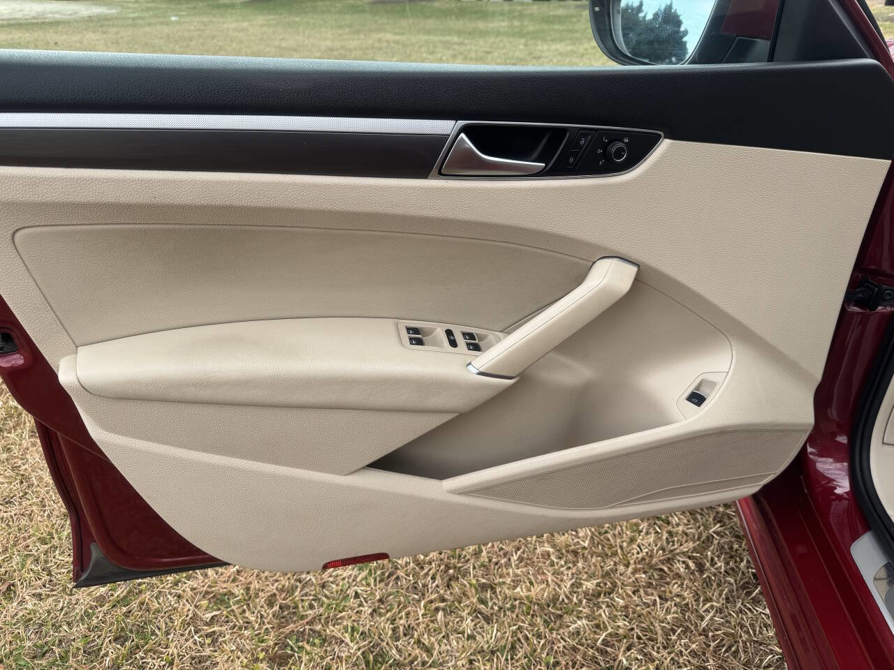 Used 2017 Volkswagen Passat 1.8T R-Line image 11