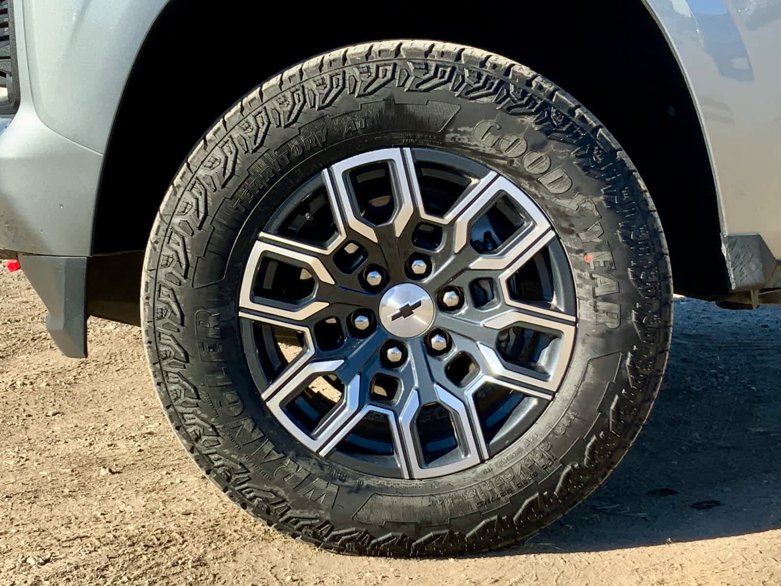 Used 2024 Chevrolet Colorado Z71 w/ Z71 Convenience Package 2 image 19