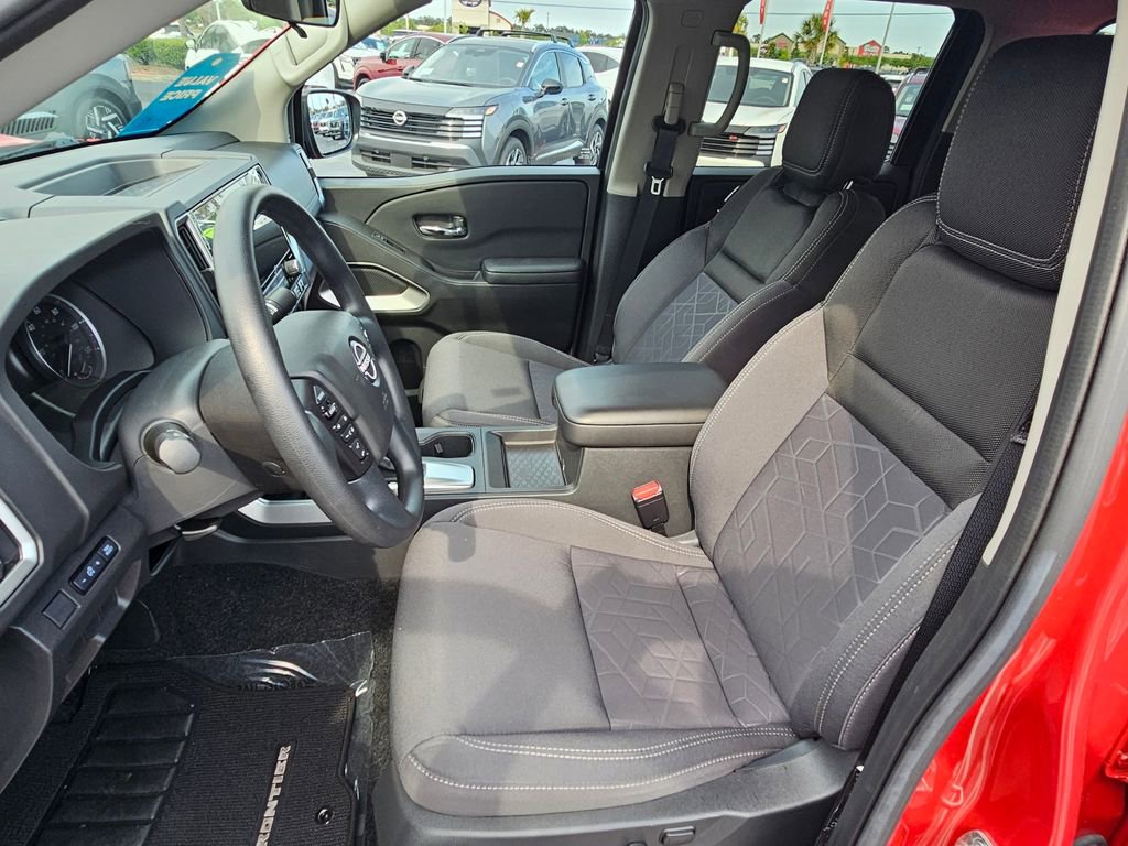 Used 2025 Nissan Frontier SV image 14
