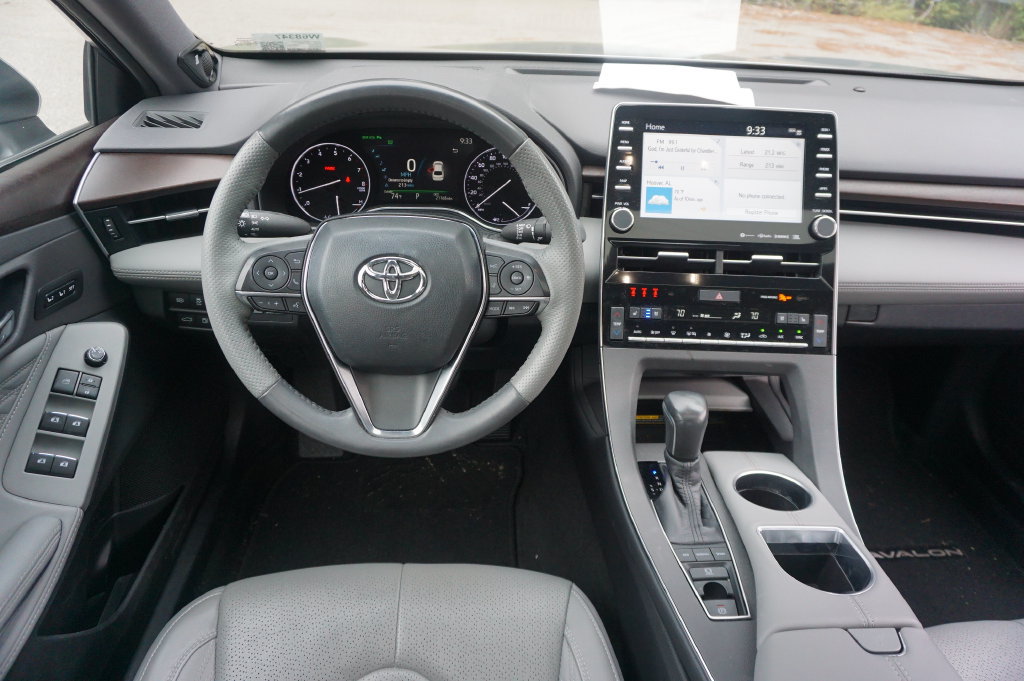 Used 2020 Toyota Avalon Limited w/ Advanced Safety Package FWD image 6
