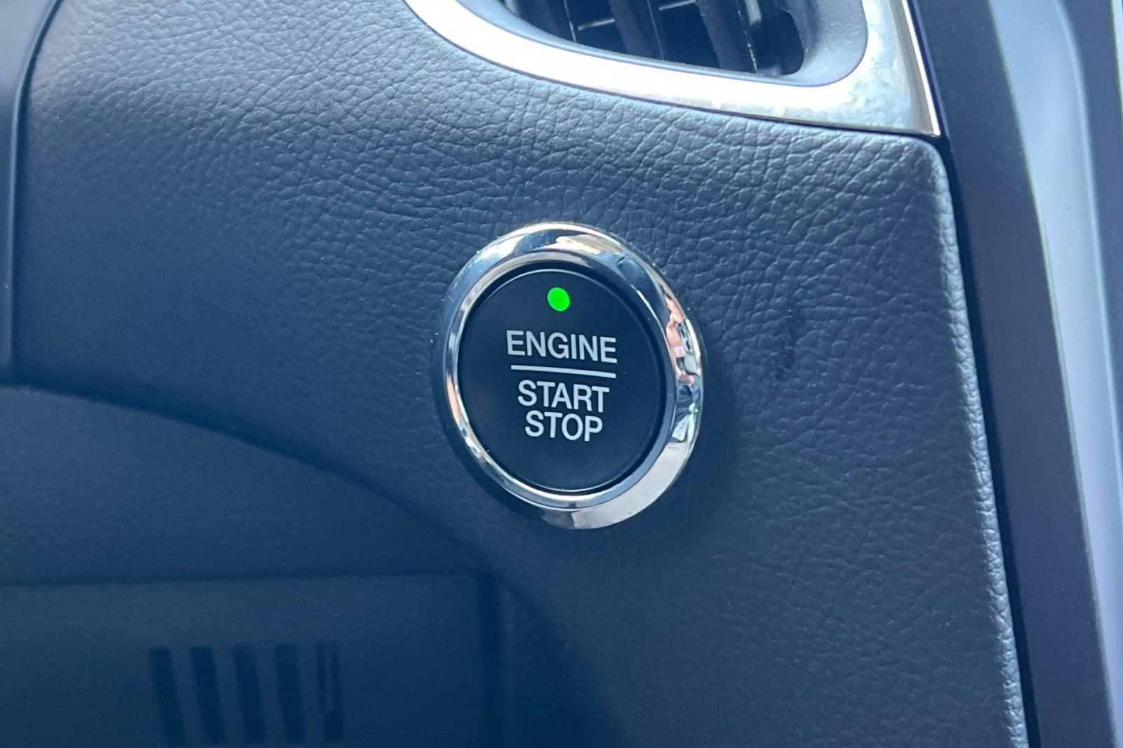 Used 2024 Ford Edge Titanium image 23