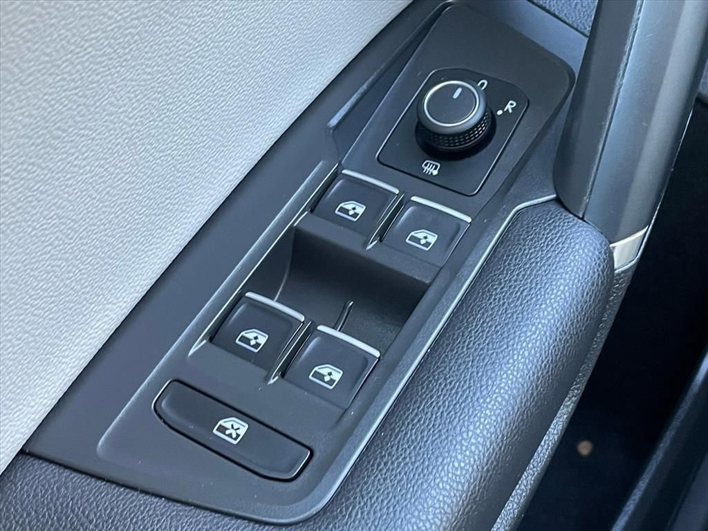 Used 2020 Volkswagen Tiguan SE w/ Panoramic Sunroof Package image 19