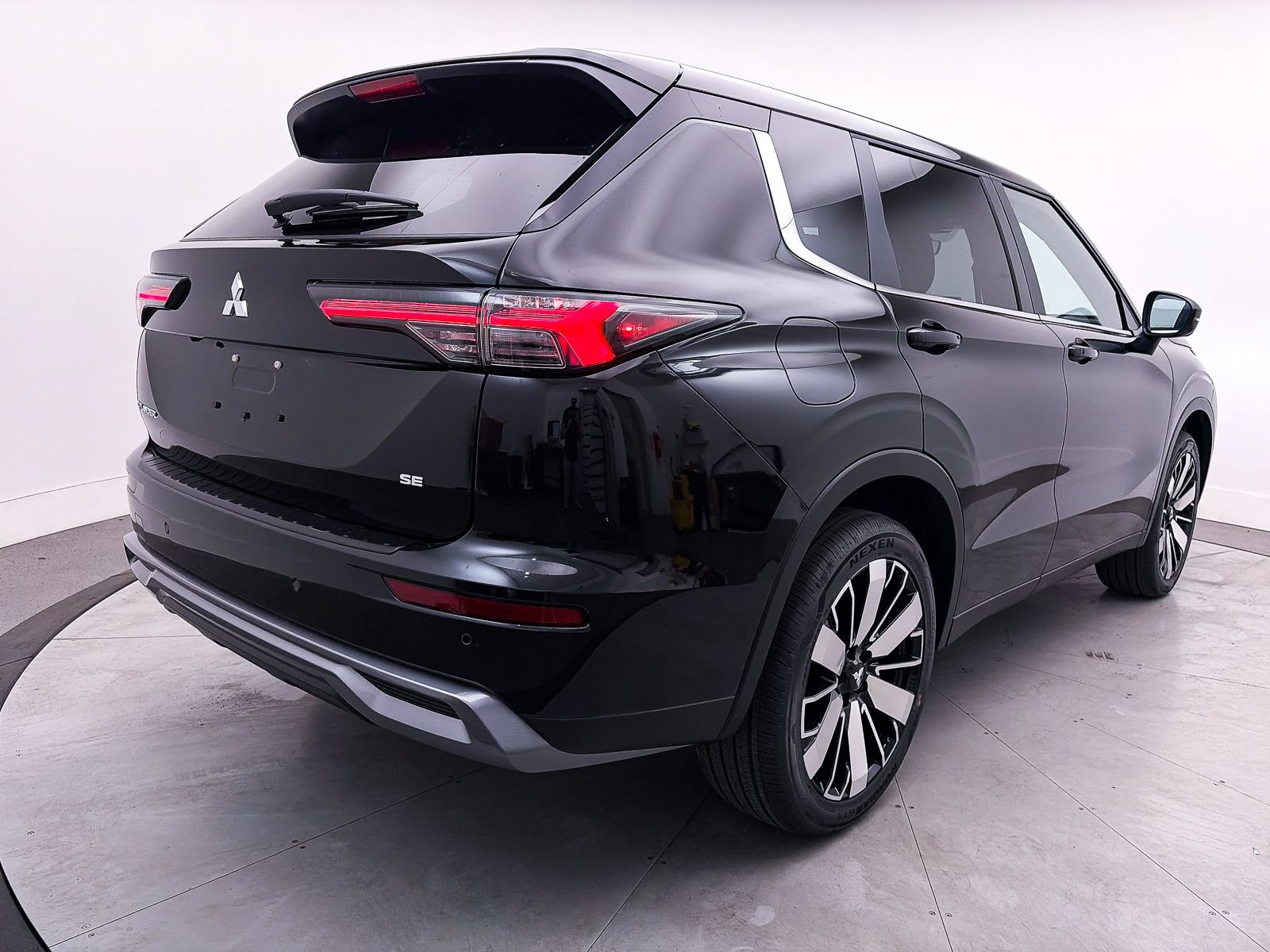 New 2026 Mitsubishi Outlander SE FWD image 6