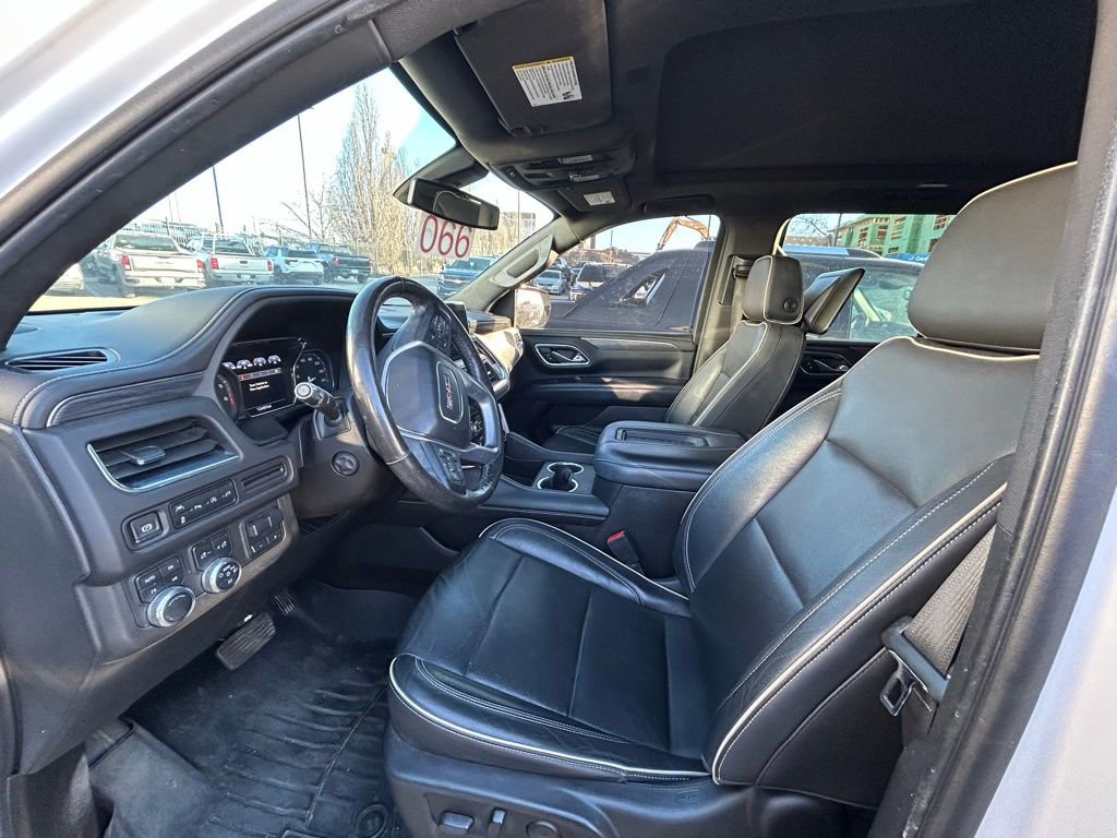Used 2021 GMC Yukon SLT w/ SLT Luxury Plus Package image 3