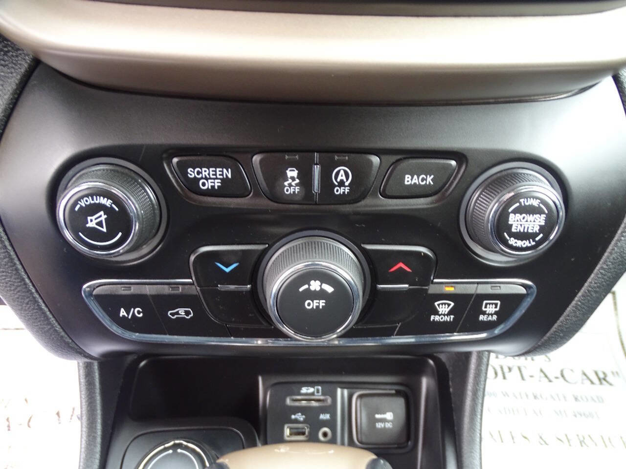 Used 2018 Jeep Cherokee Latitude w/ Quick Order Package 26T image 25