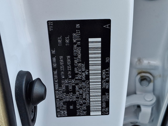 Used 2023 Toyota Highlander XLE image 29