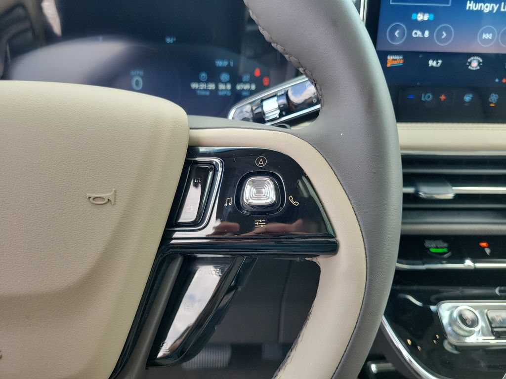 Certified 2023 Lincoln Corsair AWD w/ Equipment Group 101A image 25